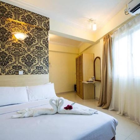 Hotel Sea Princess Телук Баханг Екстериор снимка