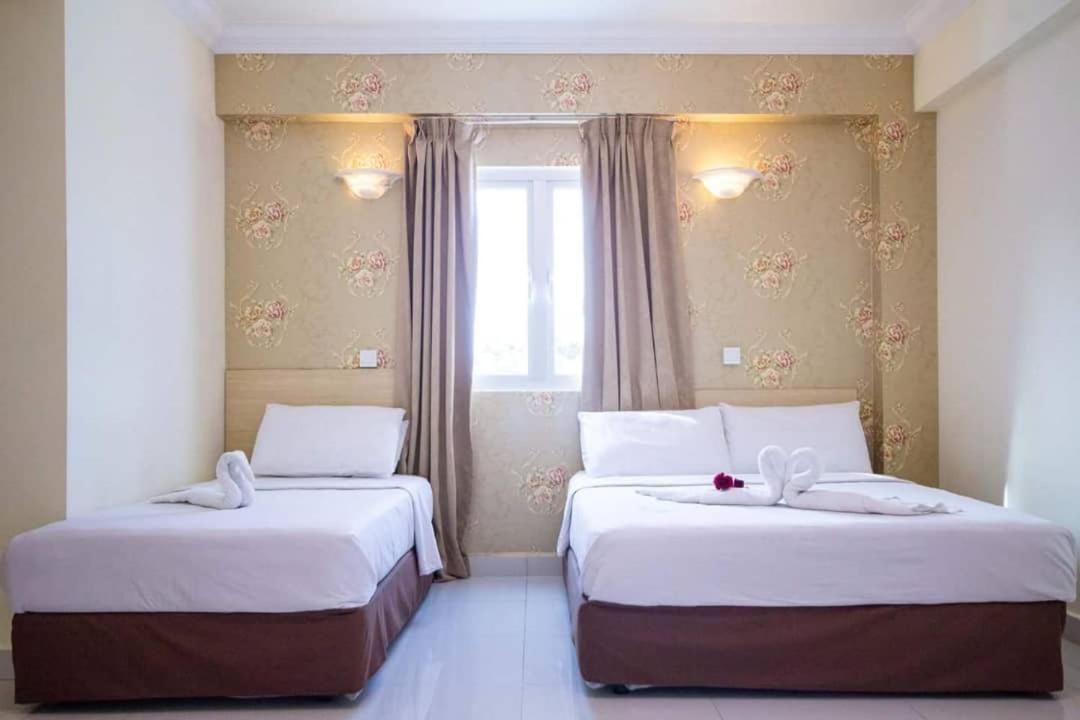 Hotel Sea Princess Телук Баханг Екстериор снимка