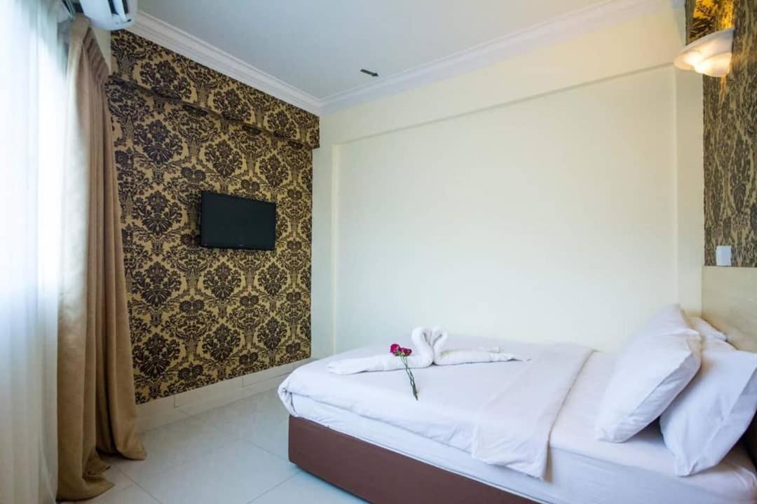Hotel Sea Princess Телук Баханг Екстериор снимка